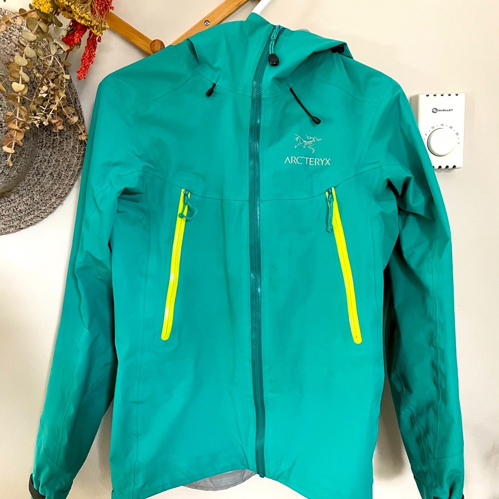 Like New Women’s Arc’teryx Beta LT Sz Small